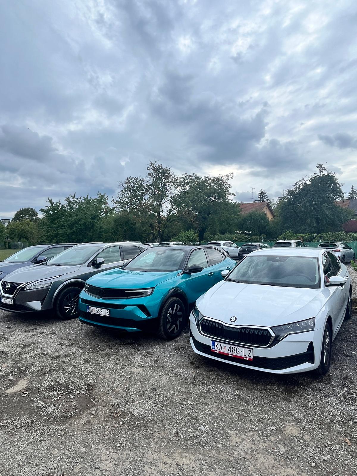 Parkirani automobili DROM-PARK